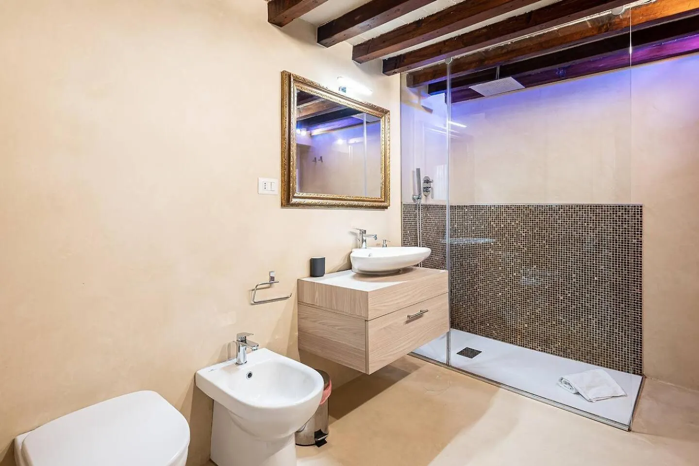 Bela Apartments Florencie